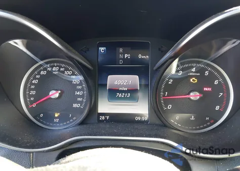 2018 Mercedes-Benz C 300 4Matic z USA, uszkodzony, nr VIN 55SWF4KB0JU235868